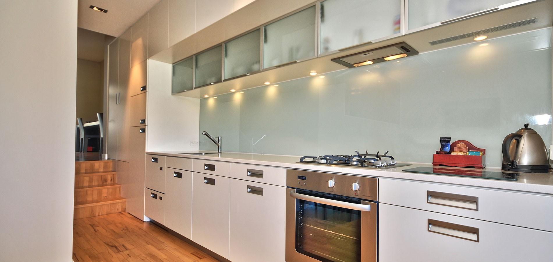 Swiss-Belsuites Pounamu Distretto di Queenstown Esterno foto A modern kitchen