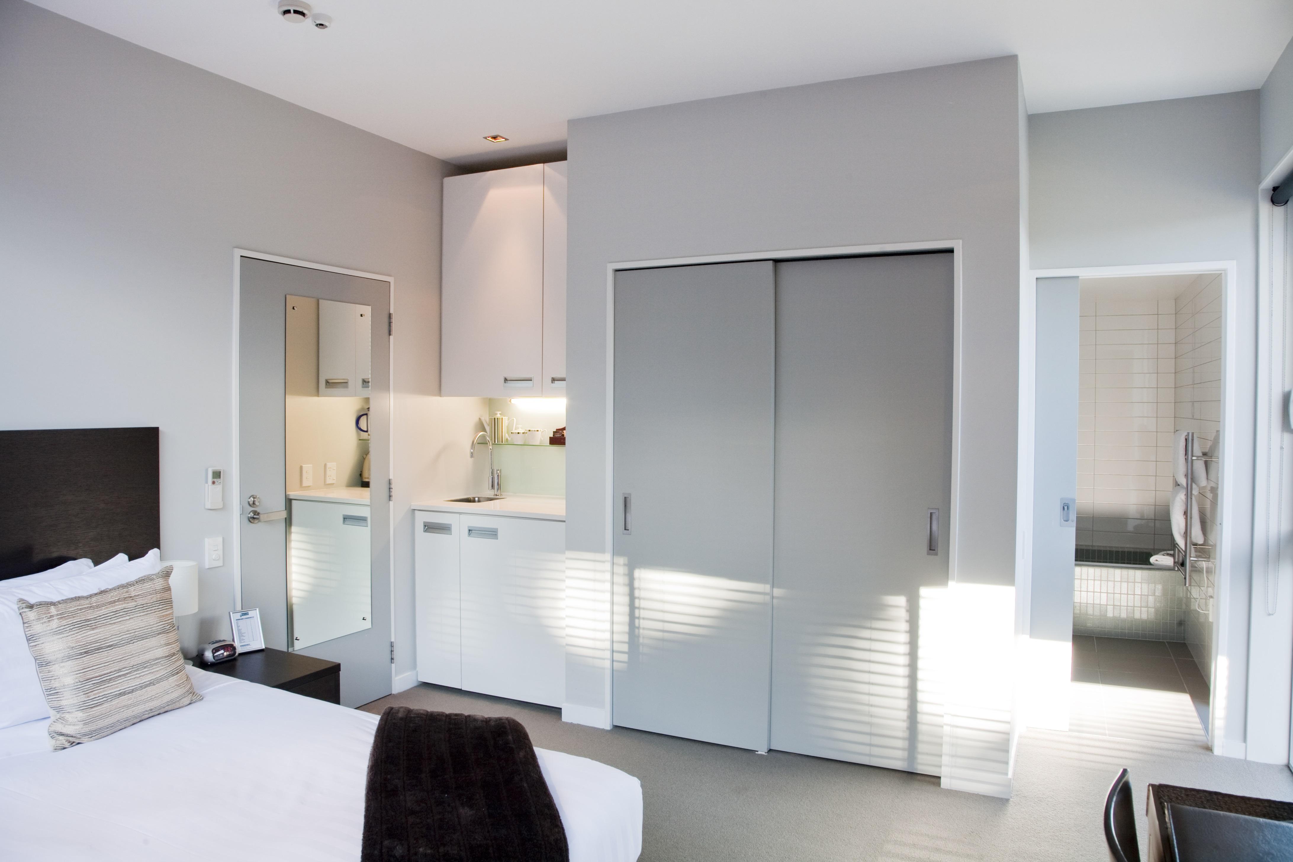 Swiss-Belsuites Pounamu Distretto di Queenstown Esterno foto Sliding doors