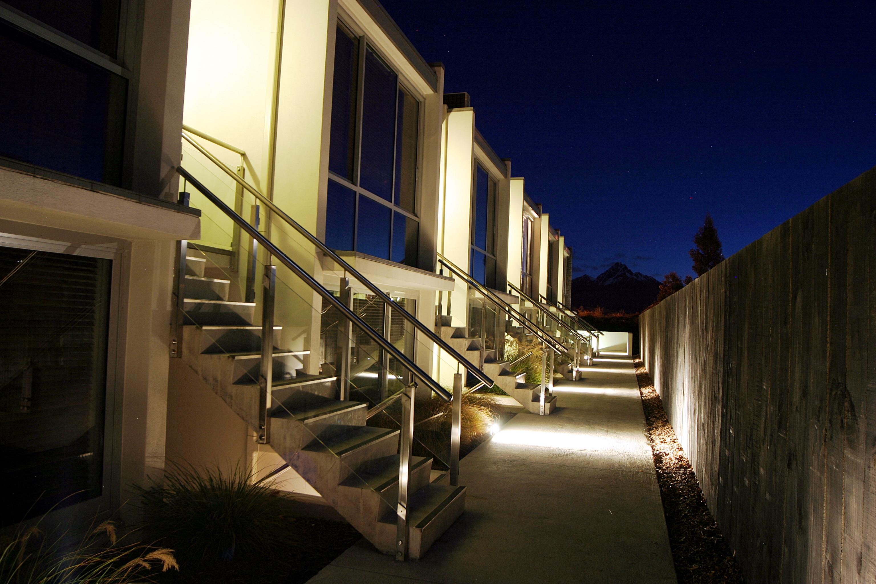 Swiss-Belsuites Pounamu Distretto di Queenstown Esterno foto The hotel at night