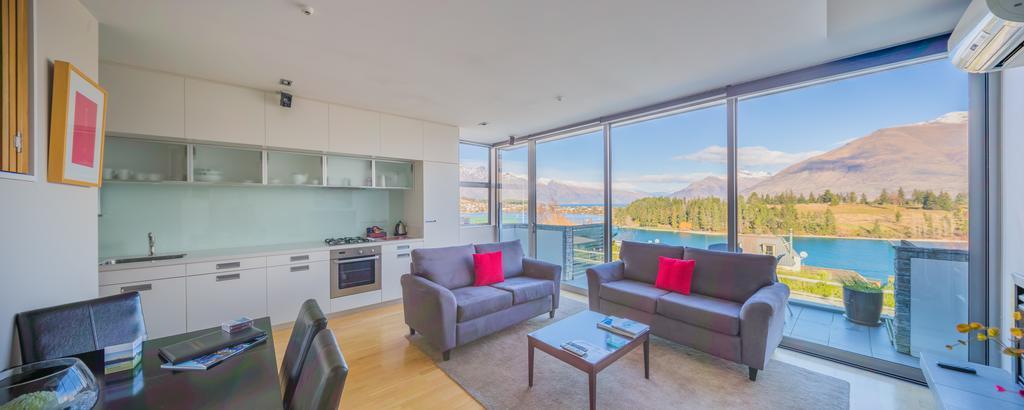 Swiss-Belsuites Pounamu Distretto di Queenstown Esterno foto A living room in a serviced apartment in Queenstown, New Zealand