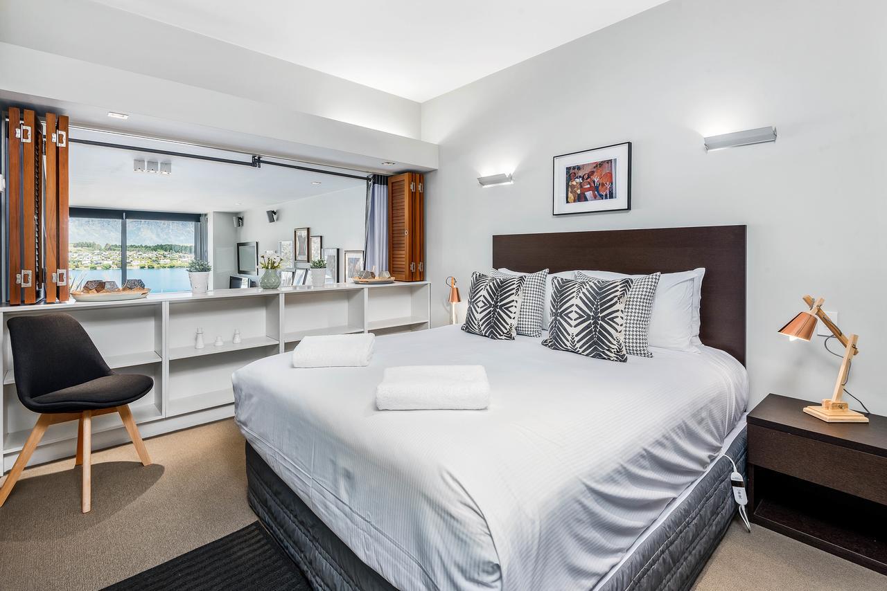 Swiss-Belsuites Pounamu Distretto di Queenstown Esterno foto A bedroom at the hotel