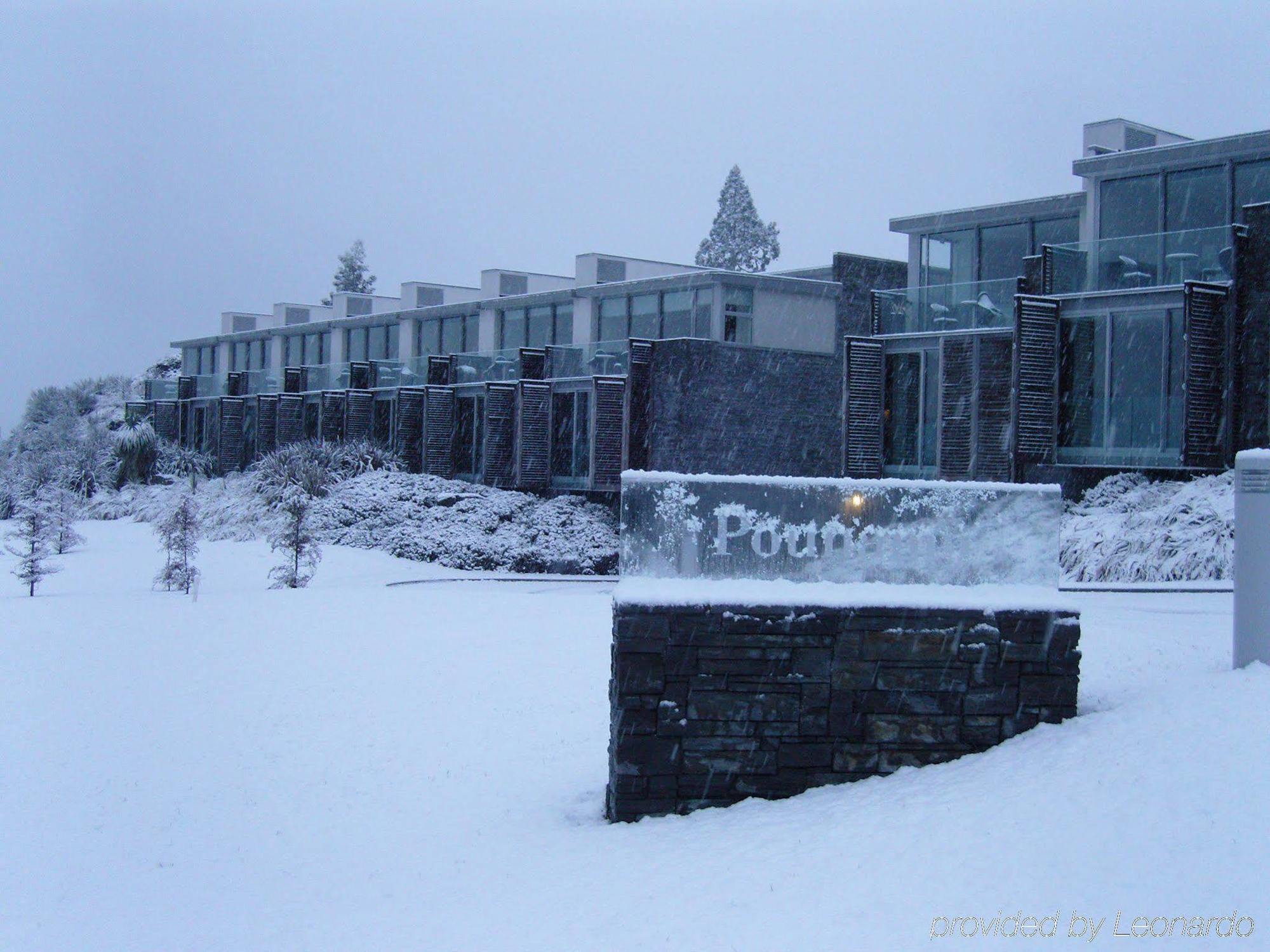 Swiss-Belsuites Pounamu Distretto di Queenstown Esterno foto The hotel in winter