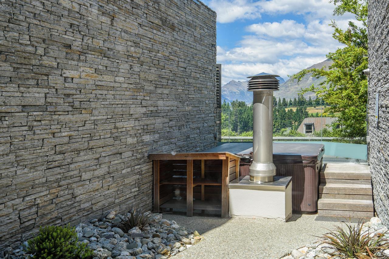 Swiss-Belsuites Pounamu Distretto di Queenstown Esterno foto A hot tub in Banff, Alberta